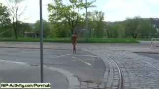 Впечатляющая Публичная Нагота Красотки Часть 1