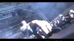 Скандал на сцене красотка дилимитирует свою киску и танцует