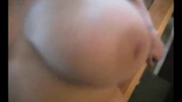 土生土长的大奶丰满者，用巨大的有趣袋子硬钻