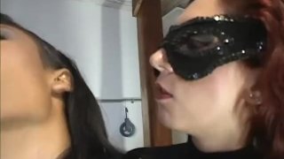 Transsexual Bondage Intensivo: Submissão Total