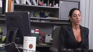 Milfs En El Trabajo Escena 5