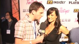 PornhubTV Lisa Ann interview bij 2012 AVN Awards
