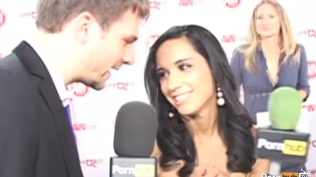 PornhubTV Тиа Сайрус Кайден Кросс Красная ковровая дорожка 2012 AVN Awards