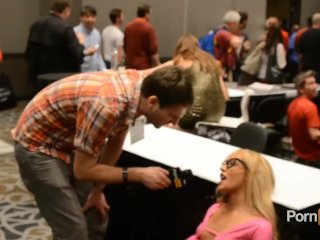 PornhubTV Tinslee Reagan Interview_at 2013 AVN Awards