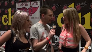 PornhubTV mit Courtney Cummz auf der eXXXotica 2013