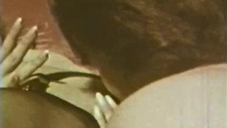 Лесбийские петли для пип-шоу 587 70-х и 80-х годов - Сцена 1