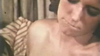 女同性恋窥视循环 588 60 年代和 70 年代 - 场景 2