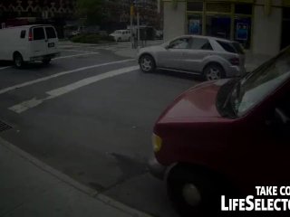 Businessman fucks hot chicks in New York screenshot number 1