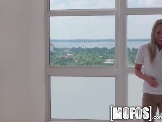 Mofos - Carter Cruise Cleans house and sucks cock screenshot number 1