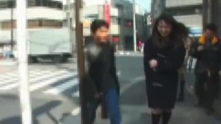Des jeunes femmes japonaises amateurs s’exhibent dans les rues de Tokyo non censurées