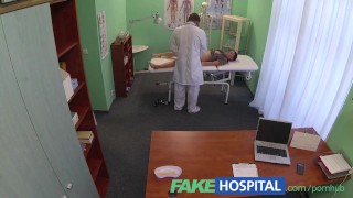 Fake Hospital Fakehospital-Student Braucht Eine Vollständige Untersuchung, Bevor Er Mit Der Arbeit Beginnt