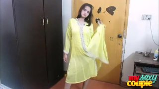 Sonia An Indian Babe Masturbating And Moaning While Giving Sunny A Blowout