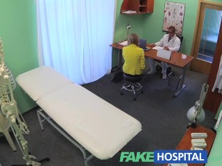FakeHospital Claustrophobic Blonde Sexy Russe Semble Aimer Infirmière Magnifique