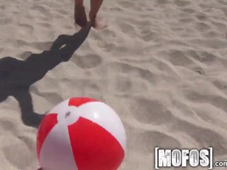 Mofos - Beach babe flashes her booty screenshot number 1