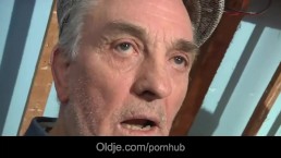 Удачливые старые ублюдки качают тощего распутного подростка