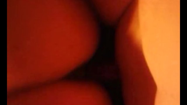 Он скачет на моих вибрациях, затем я скачу на его члене