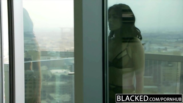 BLACKED - イギリス人奥さんアバ・ダルーシュはデカチン大好き！