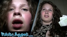 PublicAgent 18 岁体操运动员在健身房更衣室乱搞