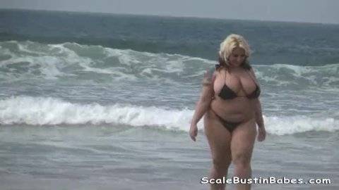 Praia babe Porsche Dali bbw bunda lambendo