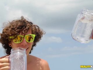 Sexy Jamie Jackson Gets Seduced At The Salon