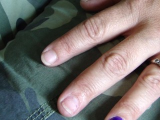Покраска ногтей.... Пурпурный
