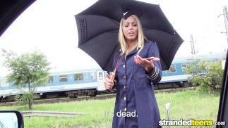 StrandedTeens - Trampen Steurtess liebt Schwänze