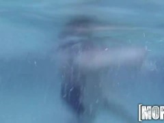 Mofos - Perfect pool party orgy - Screenshot 11 of 16 - Mofosnetwork