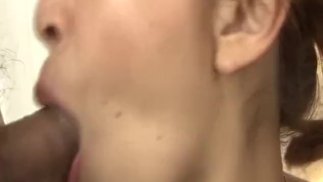 惊人的 Koda Riri 用两根鸡巴呻吟