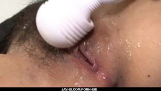 Мио Хираги со страстью сосет член и жаждет проглотить