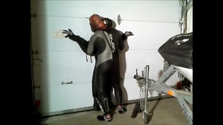 Spiderman im Neoprenanzug fängt Orca