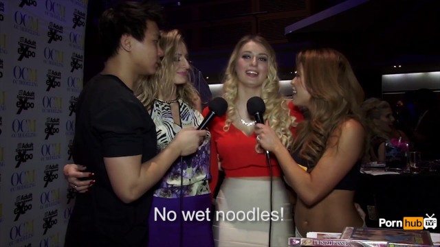 Порнозвезды дисс PornhubTV Ведущий Конг на AVN Awards 2015