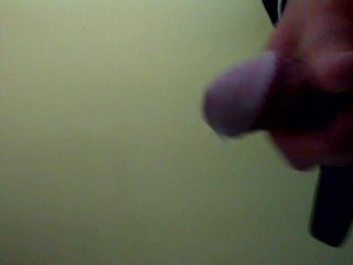 Masturbandome en baño público
