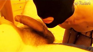 Рабыню-шлюшку шлепнули и на члене в горле