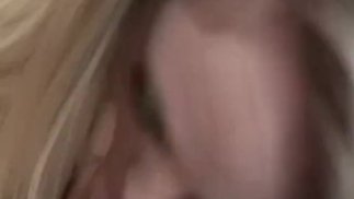 Винтажная красавица на лице от пожилого чувака