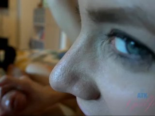 Anya Olsen turns you on_in lingerie