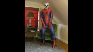 Spiderman draagt een skelet lucha libre worstelmasker