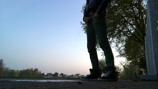 Мочеиспускание на общественном полу