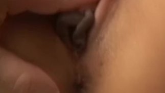 Ретро любитель трахнул пальцами после спермы в жопе