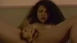 Винтажная любительская мастурбация с фаллоимитатором