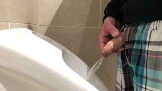 Хочешь быть моим писсуаром?