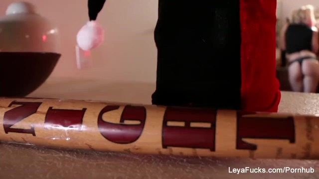 Грудастая Лея Фалькон косплеит на камеру