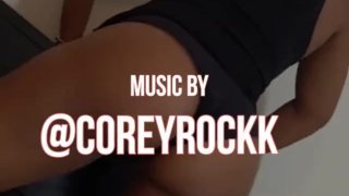 Sim Sim Sim, Black mulher do pornô Coreyockk