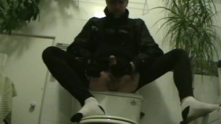 Чешуйчатый Большой Член Дрочит