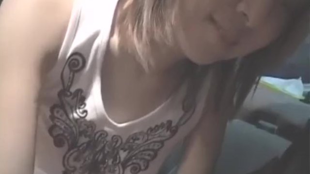 Дзюри Сэридзава любит поглаживать член в машине