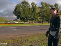 Jeny Smith black pantyhose pretends to be leggings.