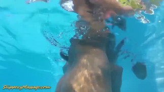 Lucky Poolboys 滑溜溜的 Nuru 按摩