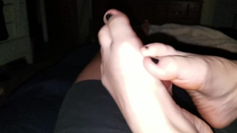 Footjob curto, mas intenso