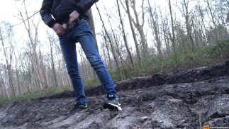 Мальчики на публике любят показывать там член на публике