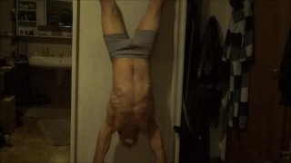 Hot Corpo Handstand