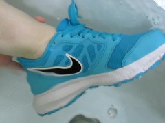 Naked with my Nikes : XXSMILEY - Screenshot 1 of 16 - Smiley Bends